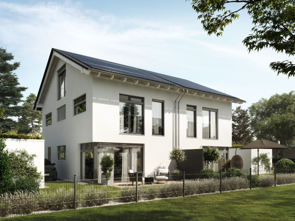 Moderne Frontansicht eines Neubau-Doppelhauses mit Solaranlage und gepflegtem Garten in München.