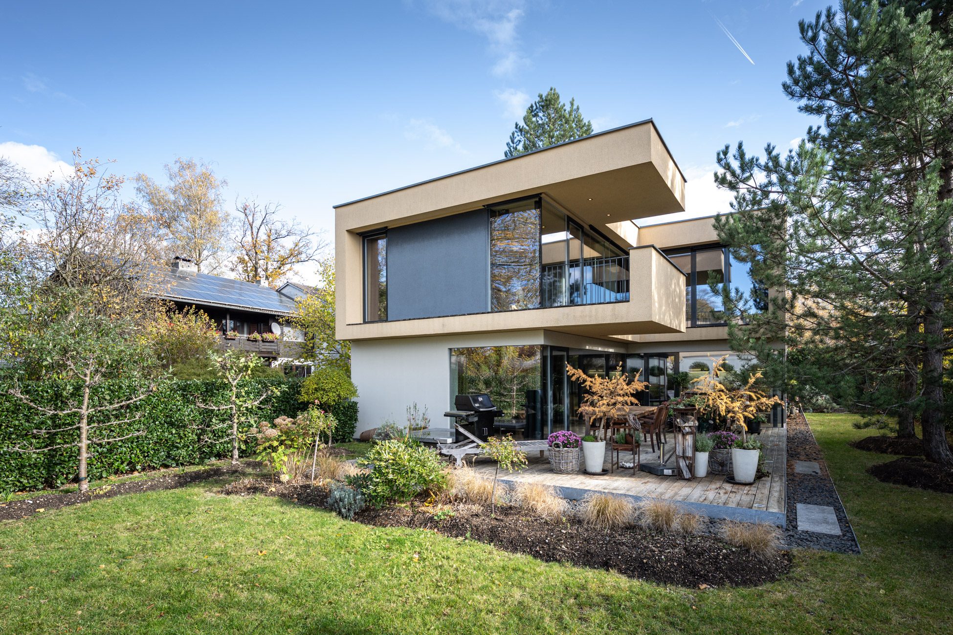 000KurzAußenansicht Aigner Immobilien GmbH - Immobilienangebot - 85521 Ottobrunn - Ottobrunn - Einfamilienhaus - Eleganz und Raffinesse: Einzigartiges Architektenhaus für höchste Ansprüche