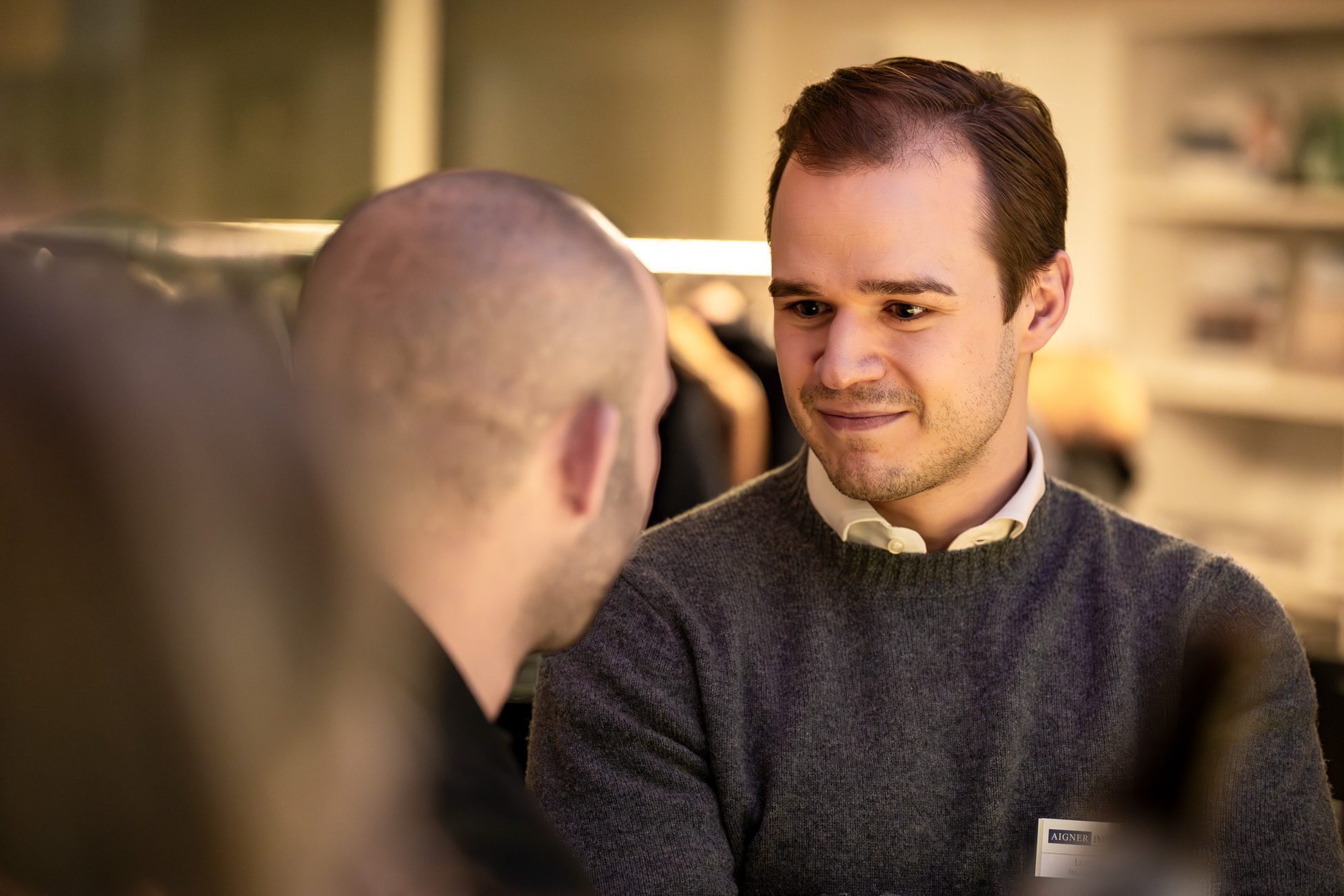 Büroleiter Lukas Rauch im Austausch