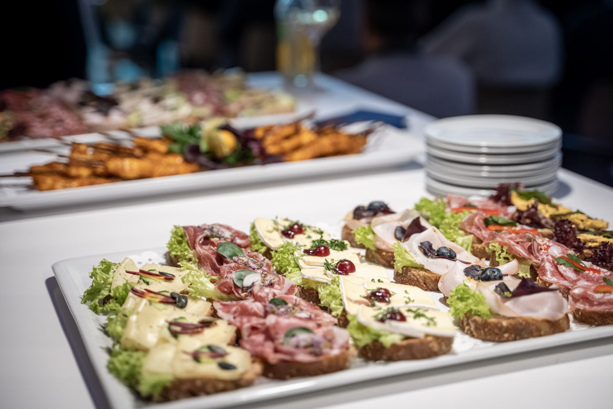 Exklusive Häppchen und Catering bei einer Immobilienveranstaltung in München