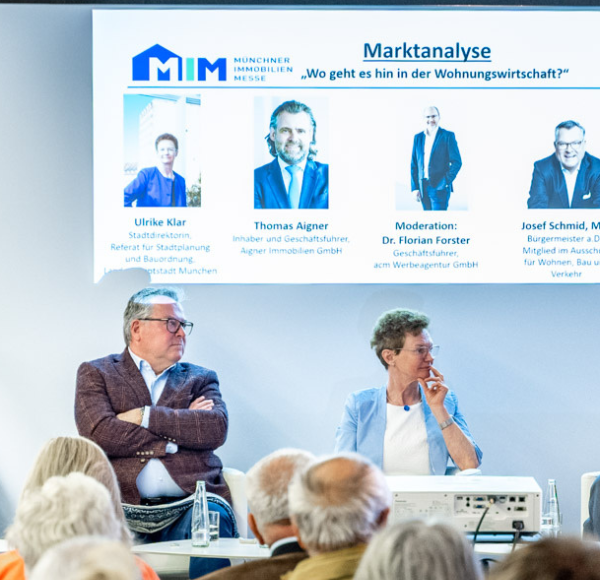 Thomas Aigner bei einer Podiumsdiskussion auf der Münchner Immobilienmesse