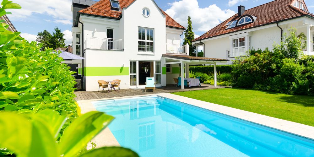 Exklusive Immobilie mit Pool (28617) Moderne Villa mit Swimmingpool
