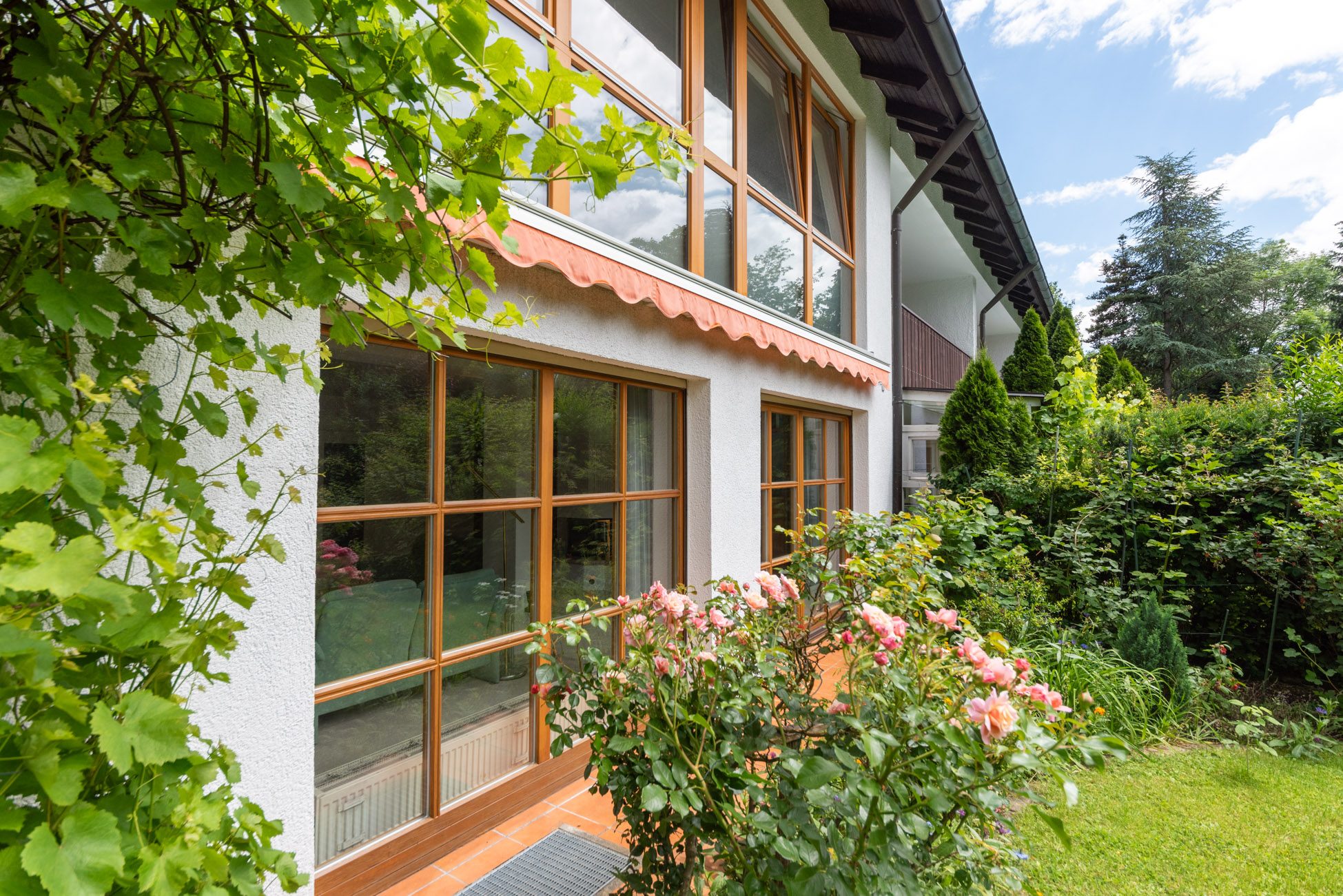 000KurzGarten Aigner Immobilien GmbH - Immobilienangebot - 82031 Grünwald - Grünwald - Reiheneckhaus - Raumwunder mit Einliegerwohnung und Gartentraum in Grünwald