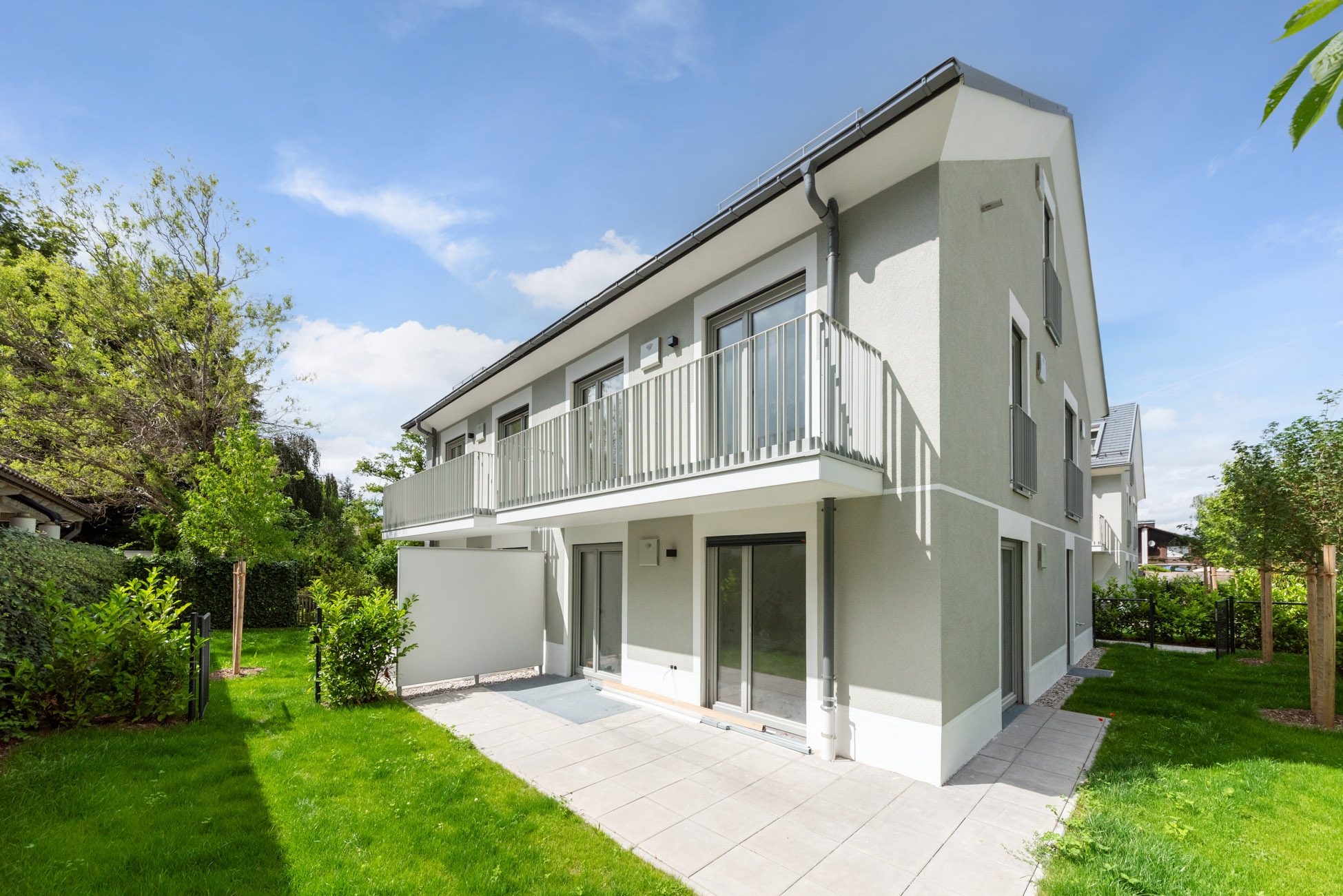 000KurzAußenansicht Aigner Immobilien GmbH - Immobilienangebot - 81739 München - Waldperlach - Doppelhaushälfte - Waldperlacher Gartenresidenz: Exklusive Doppelhaushälften in Grünoase