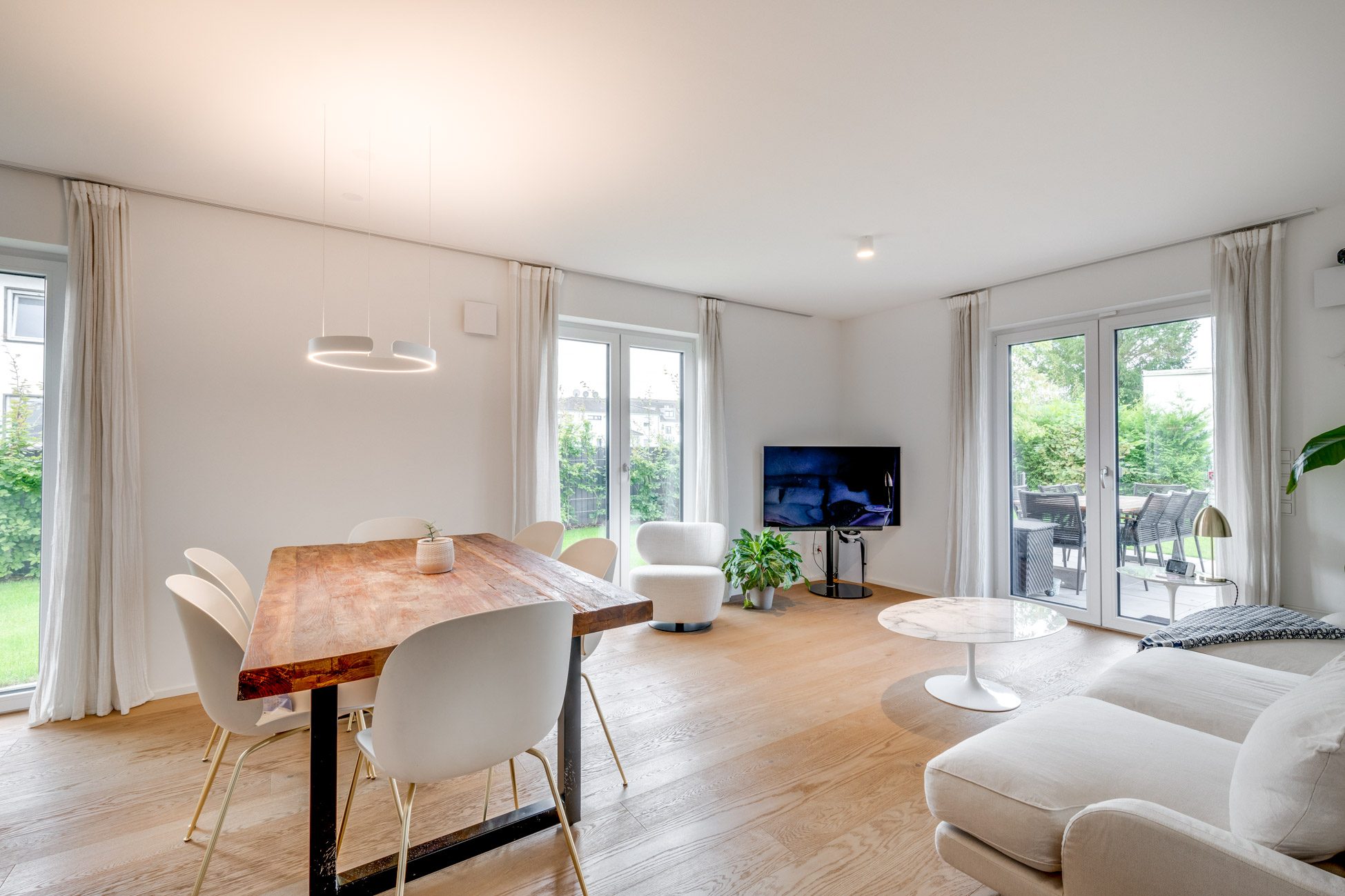 Aigner Immobilien GmbH - Immobilienangebot - 80999 München - Untermenzing - Erdgeschosswohnung - 4-Zimmer-Erdgeschosswohnung mit über 220 m² Garten und extravaganter Ausstattung