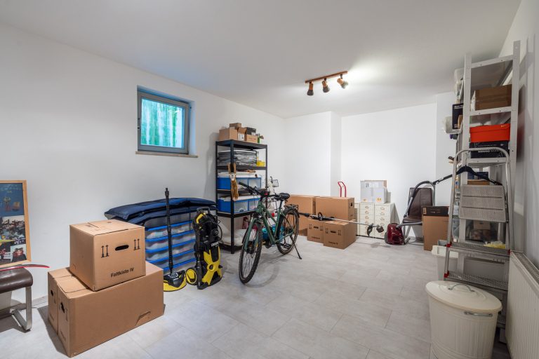 Aigner Immobilien GmbH - Immobilienangebot - 81249 München - Lochhausen - Erdgeschosswohnung - Domizil für Gartenliebhaber mit rund 140m² Wohn-/Nutzfläche und über 800m² Garten