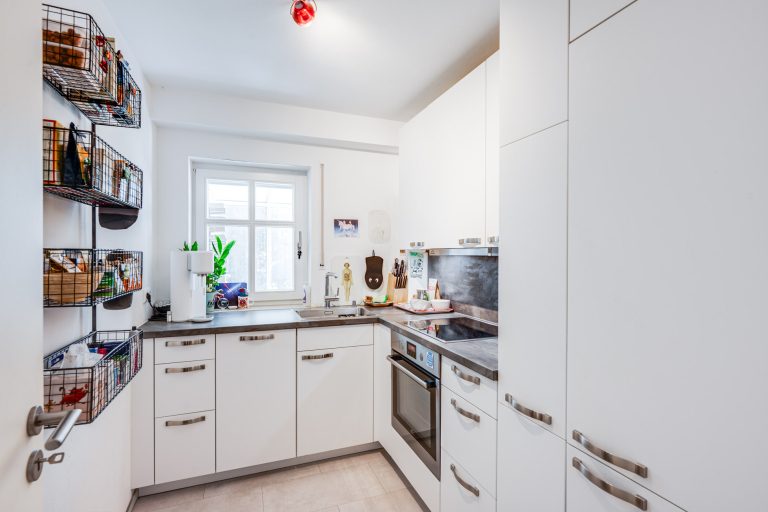 Aigner Immobilien GmbH - Immobilienangebot - 81249 München - Lochhausen - Erdgeschosswohnung - Domizil für Gartenliebhaber mit rund 140m² Wohn-/Nutzfläche und über 800m² Garten
