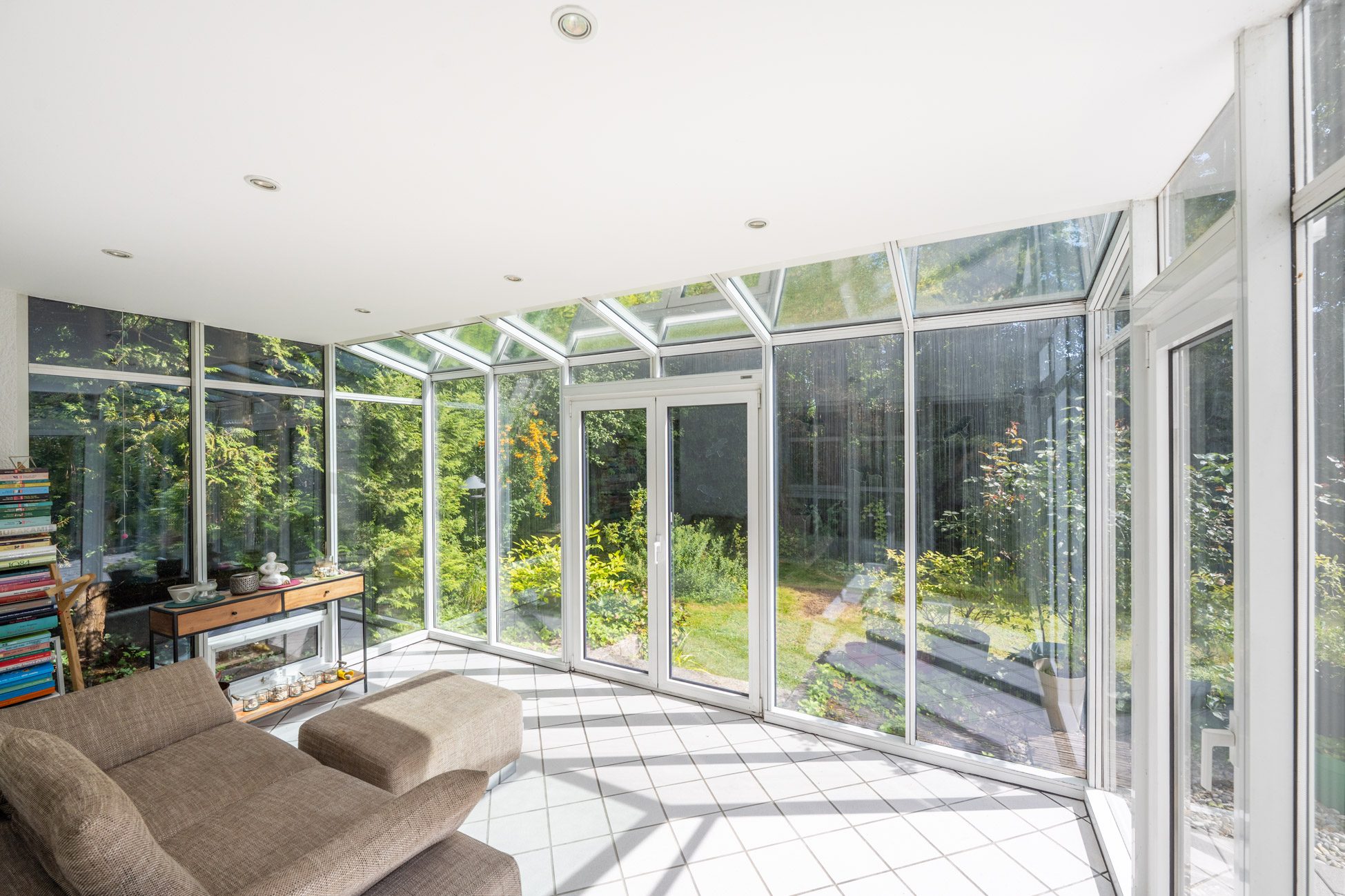 Aigner Immobilien GmbH - Immobilienangebot - 81249 München - Lochhausen - Erdgeschosswohnung - Domizil für Gartenliebhaber mit rund 140m² Wohn-/Nutzfläche und über 800m² Garten