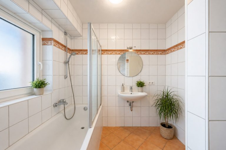 Aigner Immobilien GmbH - Immobilienangebot - 80686 München - Laim - Etagenwohnung - Solide vermietete 2,5-Zimmer-Wohnung mit Westbalkon nahe Laimer Platz