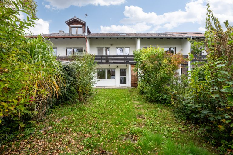 Aigner Immobilien GmbH - Immobilienangebot - 82319 Starnberg - Starnberg - Reihenmittelhaus - Wohlfühlen in Starnberg – 4-Zimmer-Reihenhaus mit Gartenidylle