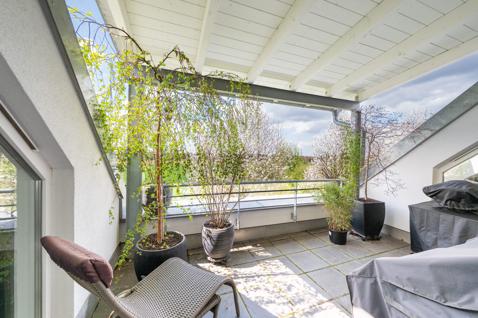 Aigner Immobilien GmbH - Immobilienangebot - 81249 München - Lochhausen - Dachgeschosswohnung - Moderne Maisonette mit traumhaftem Blick ins Grüne, hohem Freizeitwert und S-Bahn-Nähe