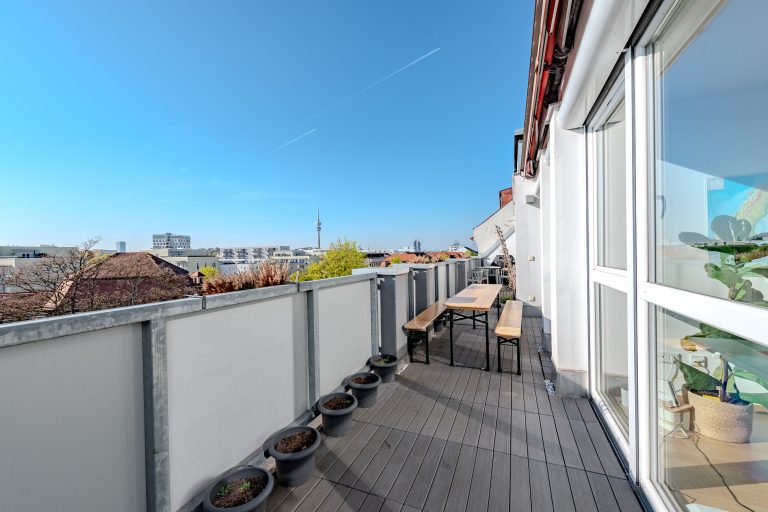 Aigner Immobilien GmbH - Immobilienangebot - 80797 München - Schwabing - Dachgeschosswohnung - Über den Dächern Schwabings: Lichtdurchflutete Wohnung mit zwei Dachterrassen