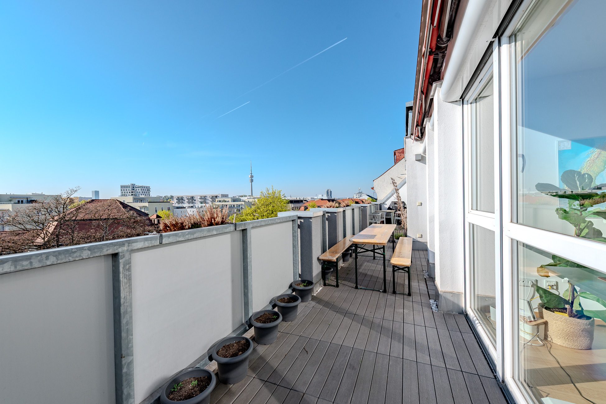 Aigner Immobilien GmbH - Immobilienangebot - 80797 München - Schwabing - Dachgeschosswohnung - Über den Dächern Schwabings: Lichtdurchflutete Wohnung mit zwei Dachterrassen