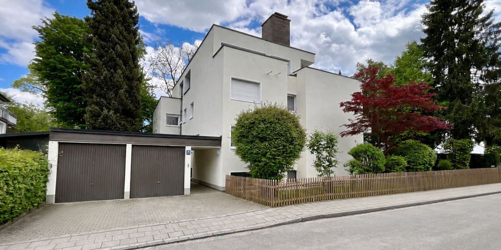 Hochwertige Doppelhaushälfte mit Doppelgarage, gepflegter Außenanlage und ruhiger Wohnlage in München