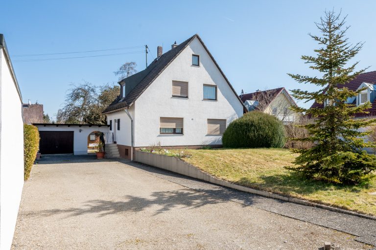 Aigner Immobilien GmbH - Immobilienangebot - 82178 Puchheim - Puchheim - Baugrund für Ein- / Zweifamilienhäuser - Kompaktes Baugrundstück für ein Einfamilienhaus in familienfreundlicher Lage!