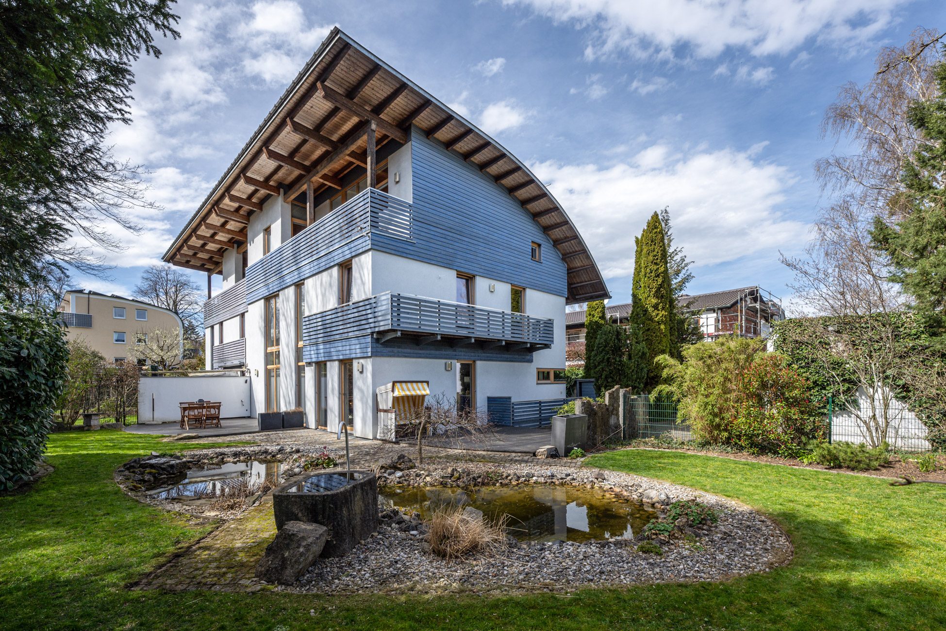 000KurzAußenansicht Aigner Immobilien GmbH - Immobilienangebot - 81929 München - Johanneskirchen - Doppelhaushälfte - Einzigartiges Architektenhaus mit exklusivem Charme und einladender Wohnatmosphäre
