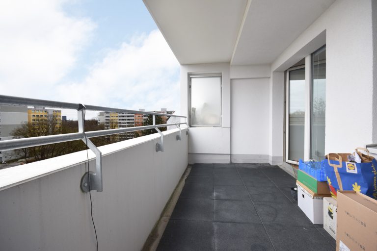 Aigner Immobilien GmbH - Immobilienangebot - 81735 München - Perlach - Etagenwohnung - Vermiete 2,5-Zimmer-Wohnung mit geräumigen West-Balkon am Hachinger Bach