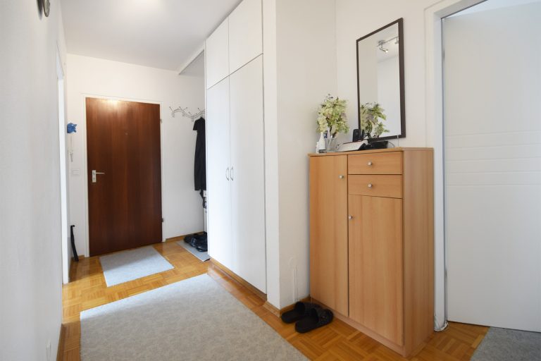Aigner Immobilien GmbH - Immobilienangebot - 81735 München - Perlach - Etagenwohnung - Vermiete 2,5-Zimmer-Wohnung mit geräumigen West-Balkon am Hachinger Bach