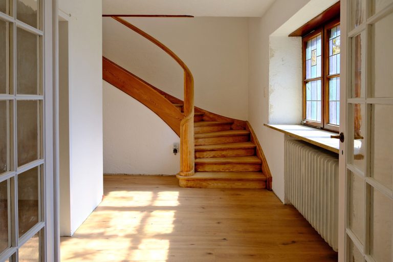 Aigner Immobilien GmbH - Immobilienangebot - 82335 Berg - Berg am Starnberger See - Einfamilienhaus - Großzügiges, sanierungsbedürftiges Einfamilienhaus in Berg am Starnberger See