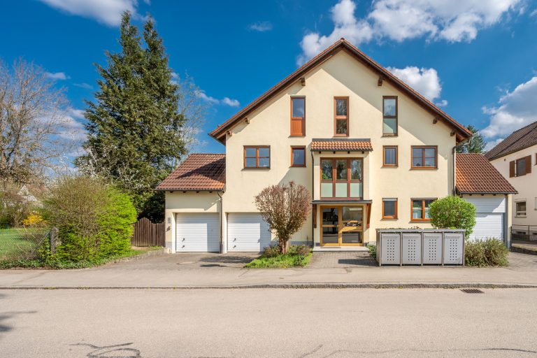 Aigner Immobilien GmbH - Immobilienangebot - 81249 München - Lochhausen - Etagenwohnung - Traumhafte 3-Zimmer-Wohnung mit eigenem Gartenanteil