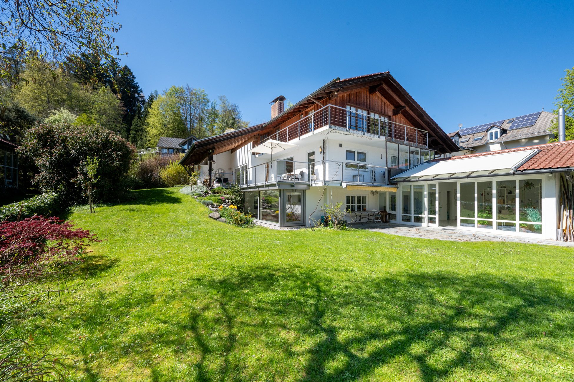 Aigner Immobilien GmbH - Immobilienangebot - 82547 Eurasburg - Eurasburg - Einfamilienhaus - Flexibles Wohnen auf hohem Niveau – ideal für Familie & Arbeiten