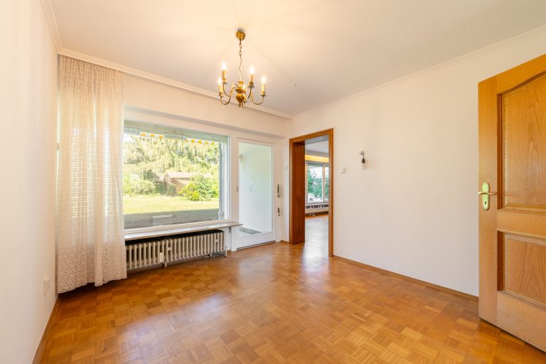 Aigner Immobilien GmbH - Immobilienangebot - 80995 München - Fasanerie-Nord - Einfamilienhaus - Familiendomizil mit Garten im Münchner Norden: Einfamilienhaus in Kettenbauweise mit sonnigem Garten