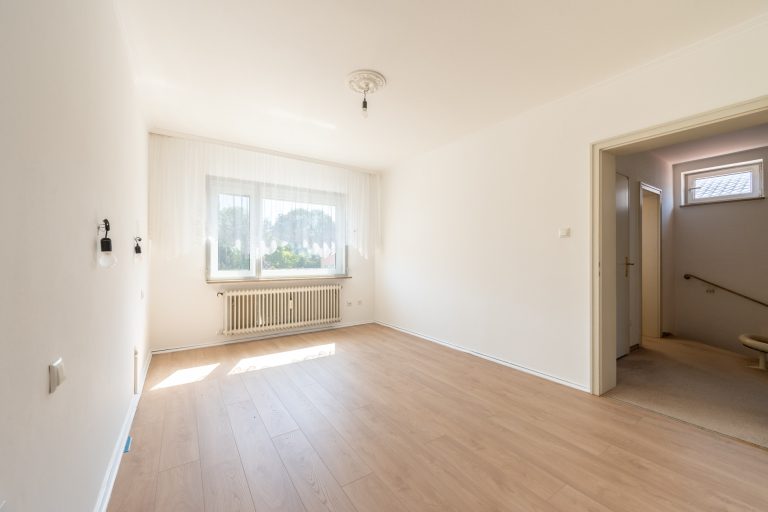 Aigner Immobilien GmbH - Immobilienangebot - 80995 München - Fasanerie-Nord - Einfamilienhaus - Familiendomizil mit Garten im Münchner Norden: Einfamilienhaus in Kettenbauweise mit sonnigem Garten