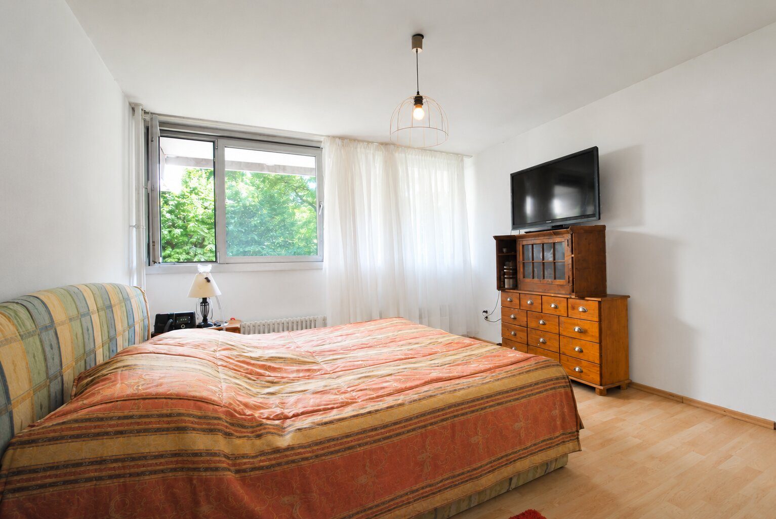 001LangSchlafzimmer Aigner Immobilien GmbH - Immobilienangebot - 80993 München - Moosach - Erdgeschosswohnung - Attraktive 2,5-Zimmer-Wohnung mit durchdachtem Grundriss und modernisiertem Bad