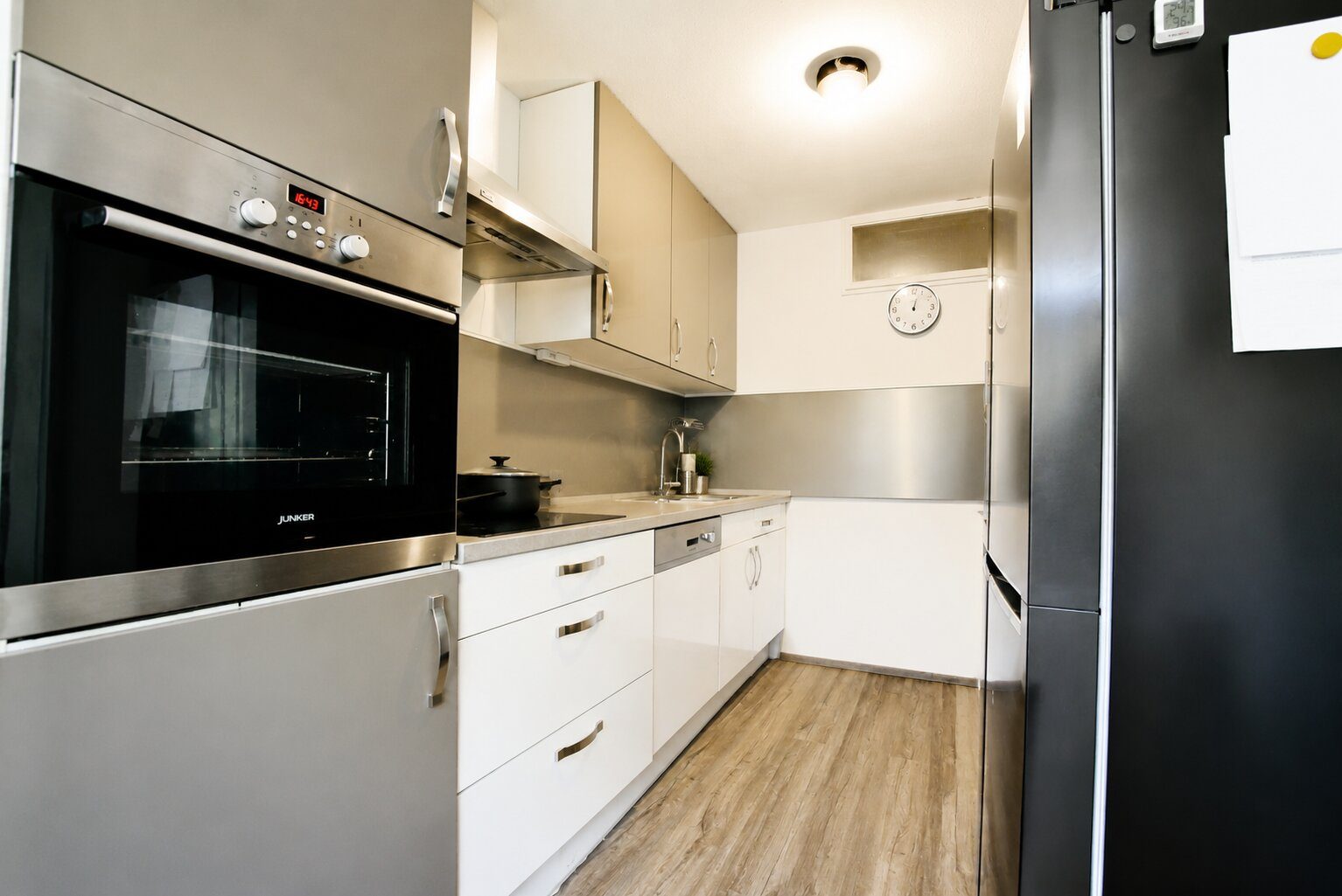 005LangKüche Aigner Immobilien GmbH - Immobilienangebot - 80993 München - Moosach - Erdgeschosswohnung - Attraktive 2,5-Zimmer-Wohnung mit durchdachtem Grundriss und modernisiertem Bad