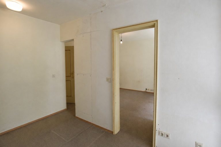Aigner Immobilien GmbH - Immobilienangebot - 81247 München - Obermenzing - Erdgeschosswohnung - Großzügige Erdgeschosswohnung mit umlaufendem Privatgarten und direktem Hobbyraumzugang