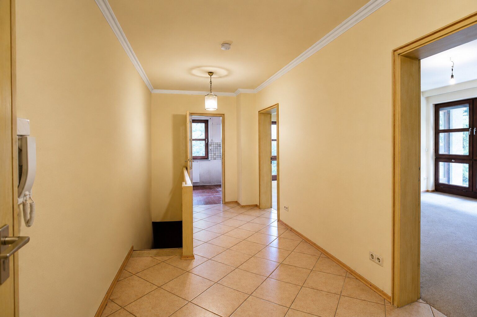 Aigner Immobilien GmbH - Immobilienangebot - 81247 München - Obermenzing - Erdgeschosswohnung - Großzügige Erdgeschosswohnung mit umlaufendem Privatgarten und direktem Hobbyraumzugang