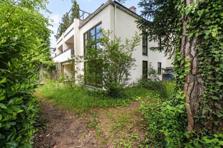 Aigner Immobilien GmbH - Immobilienangebot - 81247 München - Obermenzing - Erdgeschosswohnung - Großzügige Erdgeschosswohnung mit umlaufendem Privatgarten und direktem Hobbyraumzugang