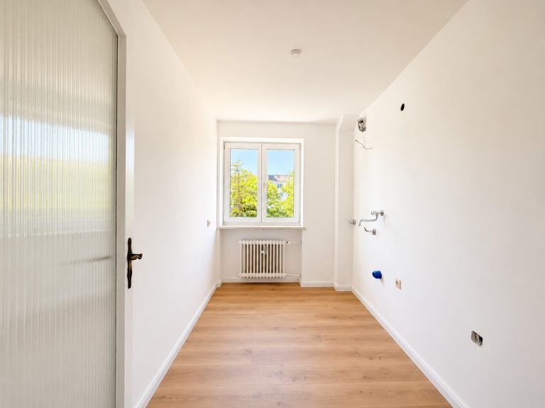 Aigner Immobilien GmbH - Immobilienangebot - 80992 München - Moosach - Dachgeschosswohnung - Helle 3-Zimmer-Dachgeschosswohnung in beliebter Lage Moosachs