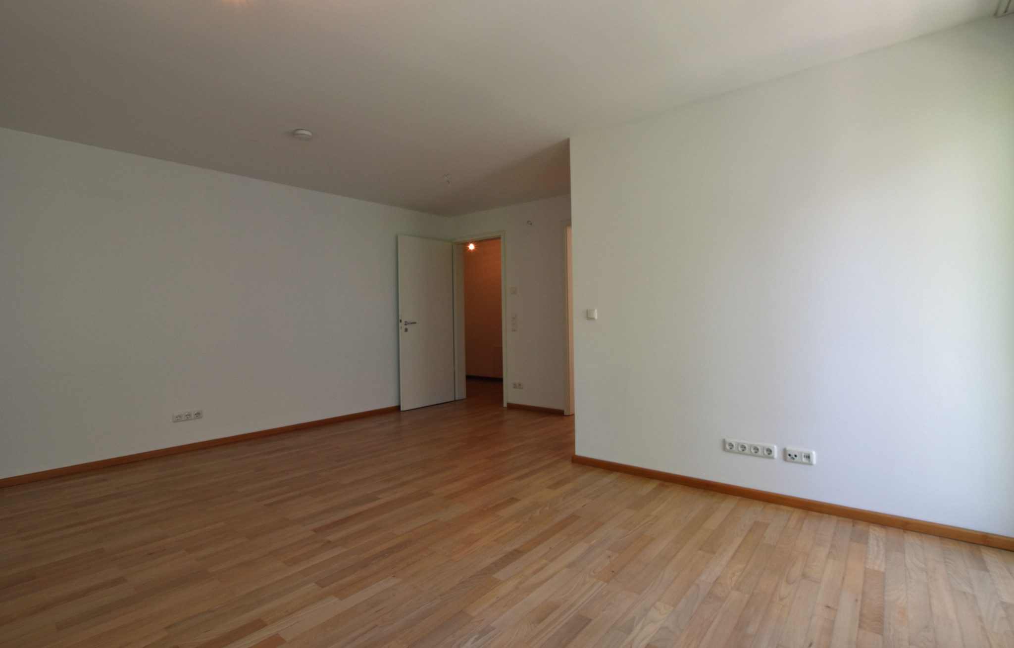 001LangWohnbereich Aigner Immobilien GmbH - Immobilienangebot - 81373 München - Westpark - Etagenwohnung - Charmante 2-Zimmer-Wohnung in Sendling-Westpark mit sonnigem Westbalkon