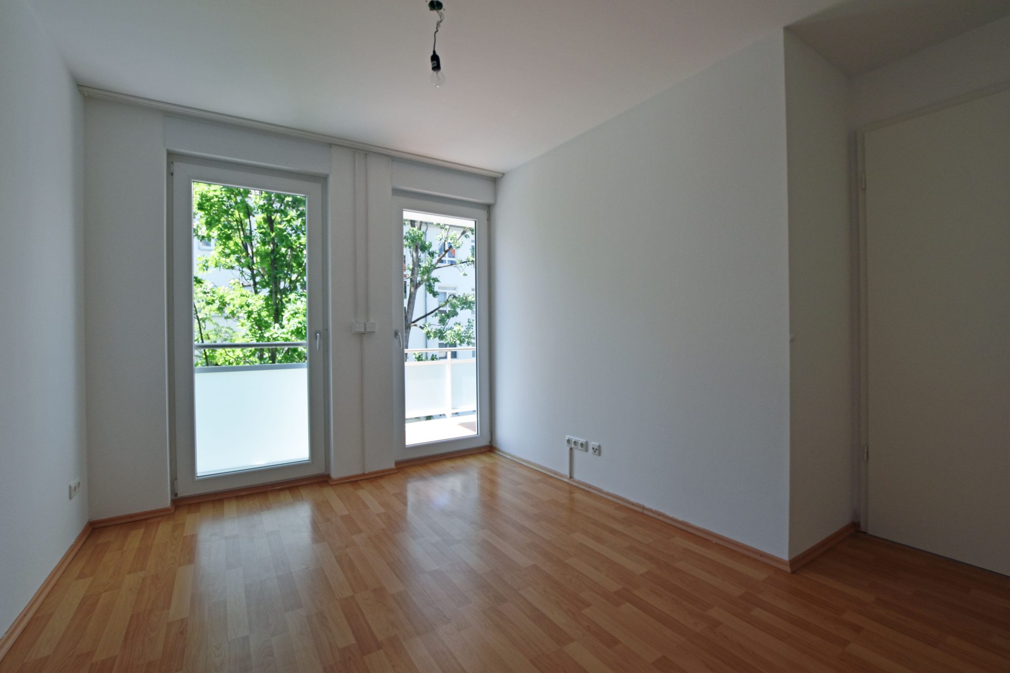 003LangSchlafzimmer Aigner Immobilien GmbH - Immobilienangebot - 81373 München - Westpark - Etagenwohnung - Charmante 2-Zimmer-Wohnung in Sendling-Westpark mit sonnigem Westbalkon