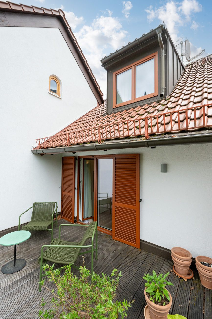 Aigner Immobilien GmbH - Immobilienangebot - 81735 München - Perlach - Reihenmittelhaus - Stilvoll modernisiertes Reihenmittelhaus mit Südwest-Garten und Dachterrasse