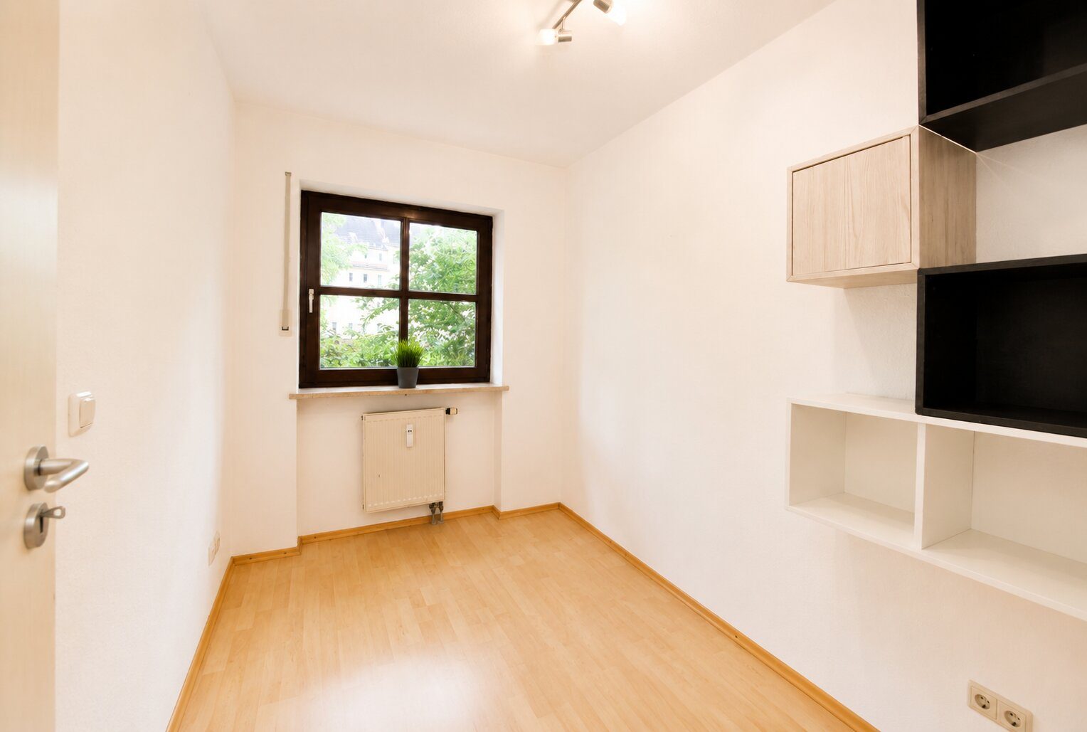 Aigner Immobilien GmbH - Immobilienangebot - 80807 München - Milbertshofen - Hochparterre - Wohnen auf zwei Ebenen - Charmante 3-Zimmer-Wohnung mit ruhigem Innenhofbalkon