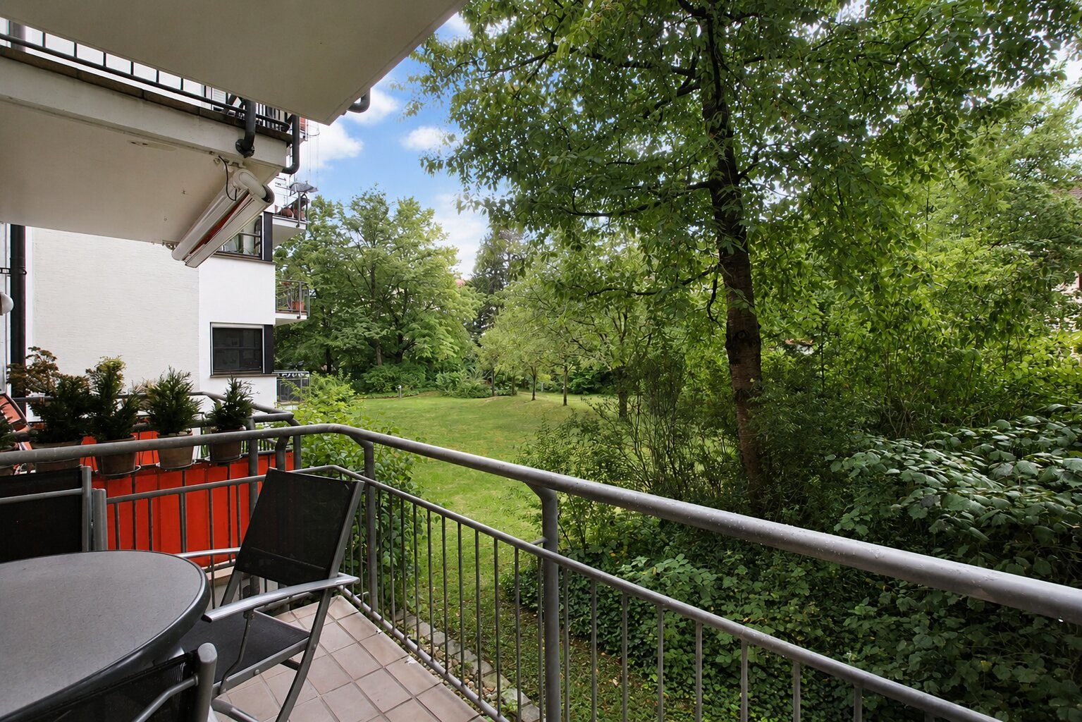 Aigner Immobilien GmbH - Immobilienangebot - 80807 München - Milbertshofen - Hochparterre - Wohnen auf zwei Ebenen - Charmante 3-Zimmer-Wohnung mit ruhigem Innenhofbalkon