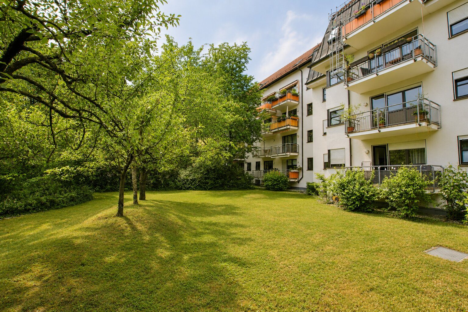 Aigner Immobilien GmbH - Immobilienangebot - 80807 München - Milbertshofen - Hochparterre - Wohnen auf zwei Ebenen - Charmante 3-Zimmer-Wohnung mit ruhigem Innenhofbalkon