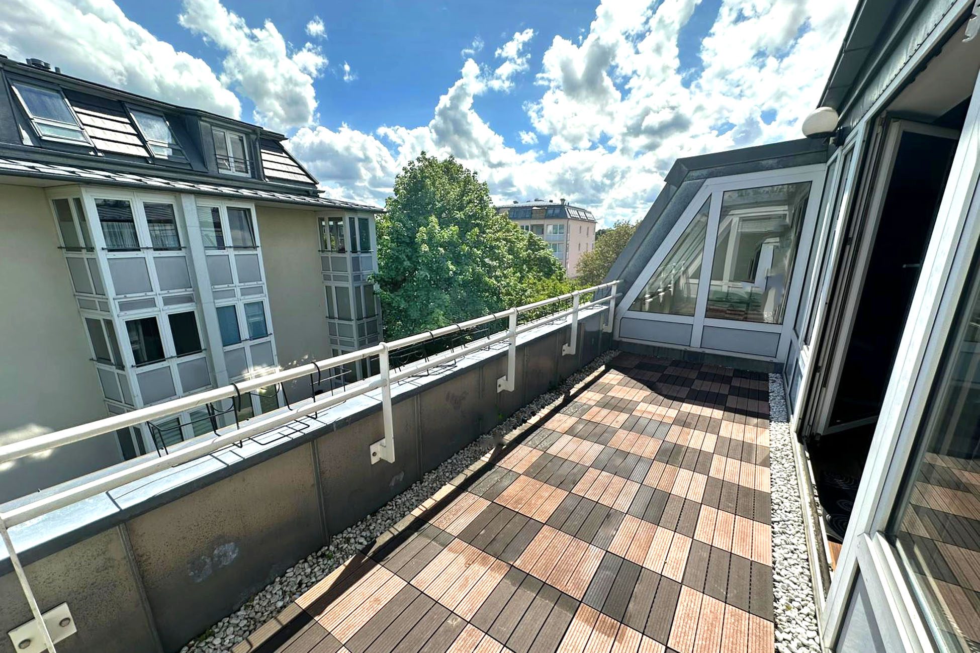 Aigner Immobilien GmbH - Immobilienangebot - 85221 Dachau - Dachau-Stadt - Dachgeschosswohnung - Dachgeschosstraum in Dachau mit Wintergarten und Dachterrasse