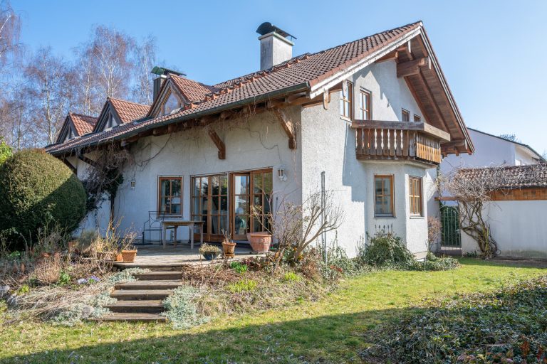 Aigner Immobilien GmbH - Immobilienangebot - 82223 Eichenau - Eichenau - Doppelhaushälfte - Eichenau: Charmante Doppelhaushälfte mit schönem Garten in ruhiger Wohnlage!