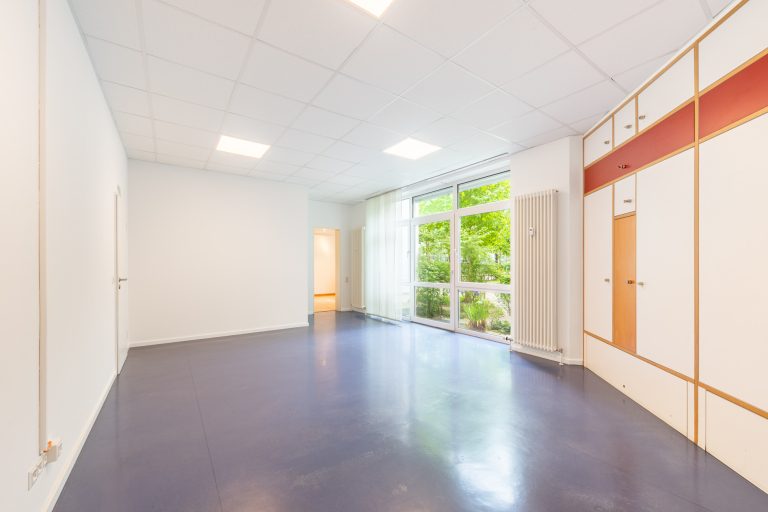 Aigner Immobilien GmbH - Immobilienangebot - 80937 München - Freimann - Büro - Großzügige, zeitnah bezugsfreie Erdgeschoss-Gewerbeeinheit in ruhiger Lage