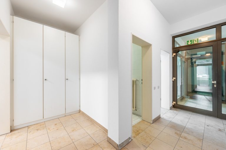 Aigner Immobilien GmbH - Immobilienangebot - 80937 München - Freimann - Büro - Großzügige, zeitnah bezugsfreie Erdgeschoss-Gewerbeeinheit in ruhiger Lage