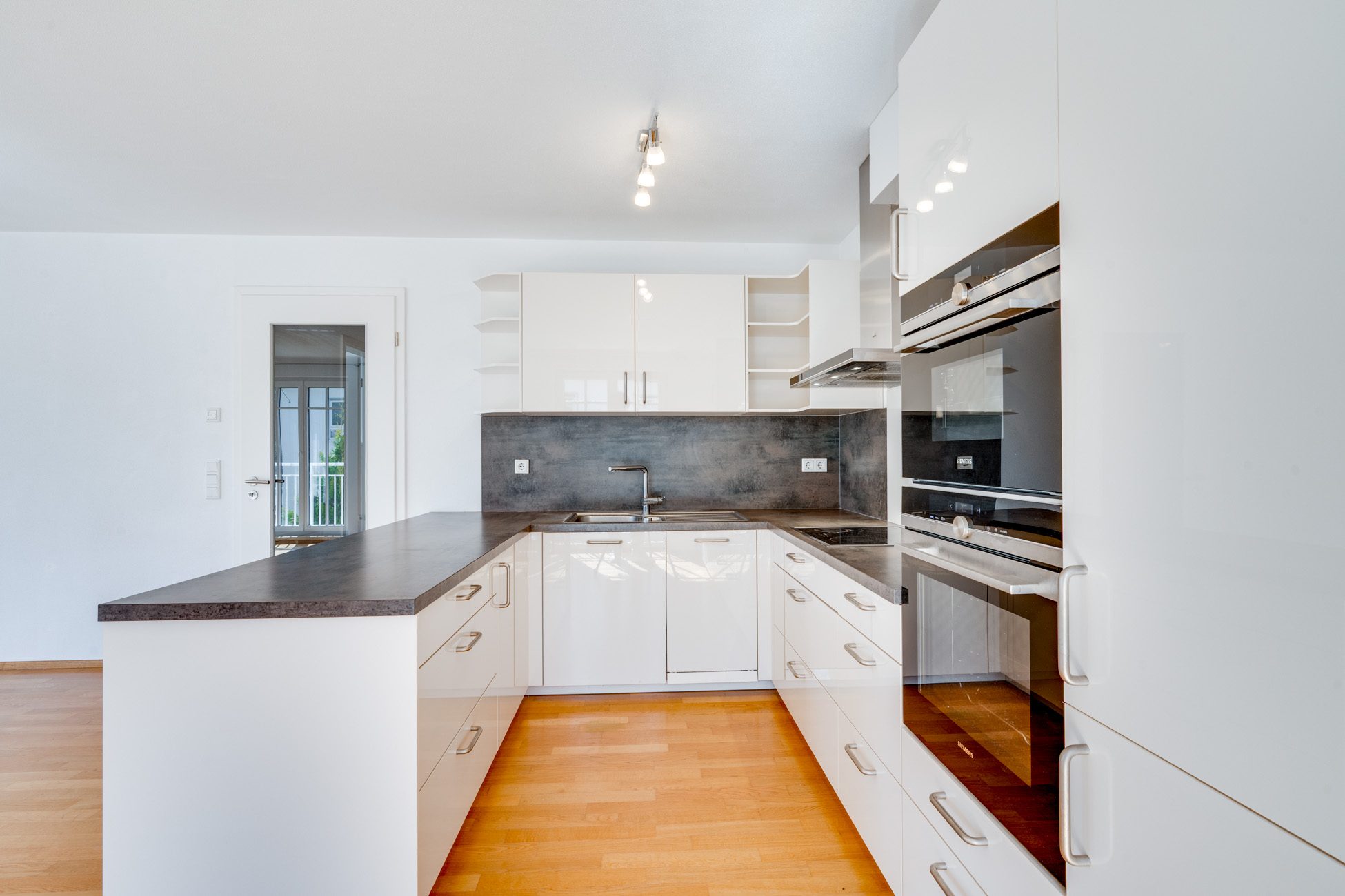 Aigner Immobilien GmbH - Immobilienangebot - 81479 München - Solln - Etagenwohnung - Bezugsfreie und moderne 3-Zimmer-Wohnung mit Westbalkon im begehrten Stadteil Solln
