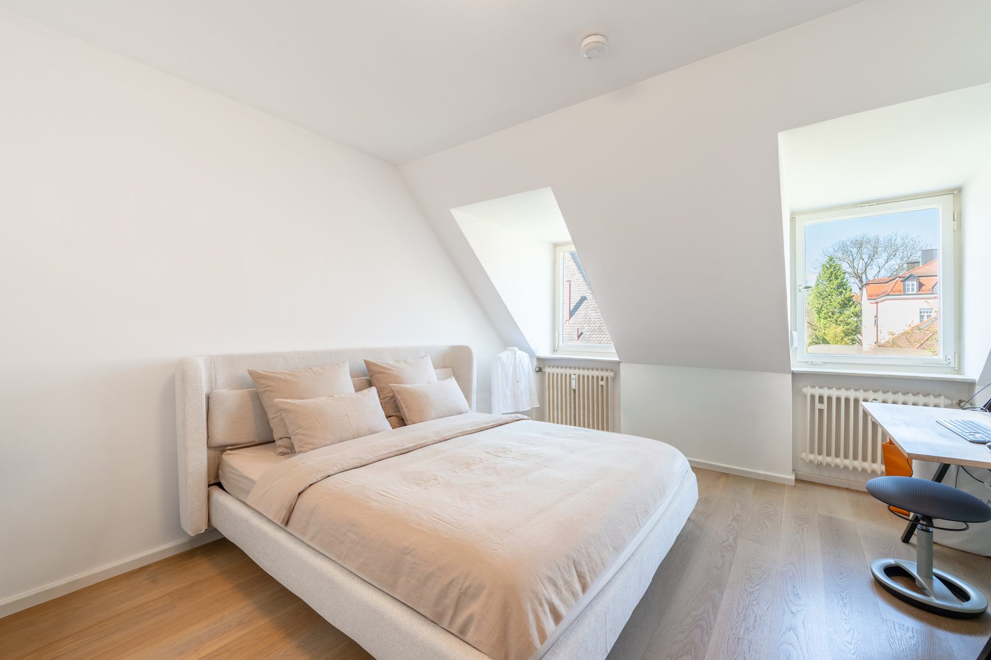Aigner Immobilien GmbH - Immobilienangebot - 80638 München - Nymphenburg - Dachgeschosswohnung - Rarität in Bestlage: Charmante Erbpacht-Dachgeschosswohnung am Nymphenburger Schlosskanal