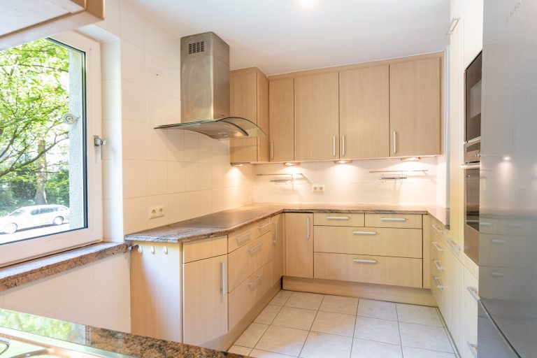 Aigner Immobilien GmbH - Immobilienangebot - 81677 München - Bogenhausen - Erdgeschosswohnung - Gartenliebhaber aufgepasst: 3-Zimmer-Erdgeschosswohnung mit Blick ins Grüne