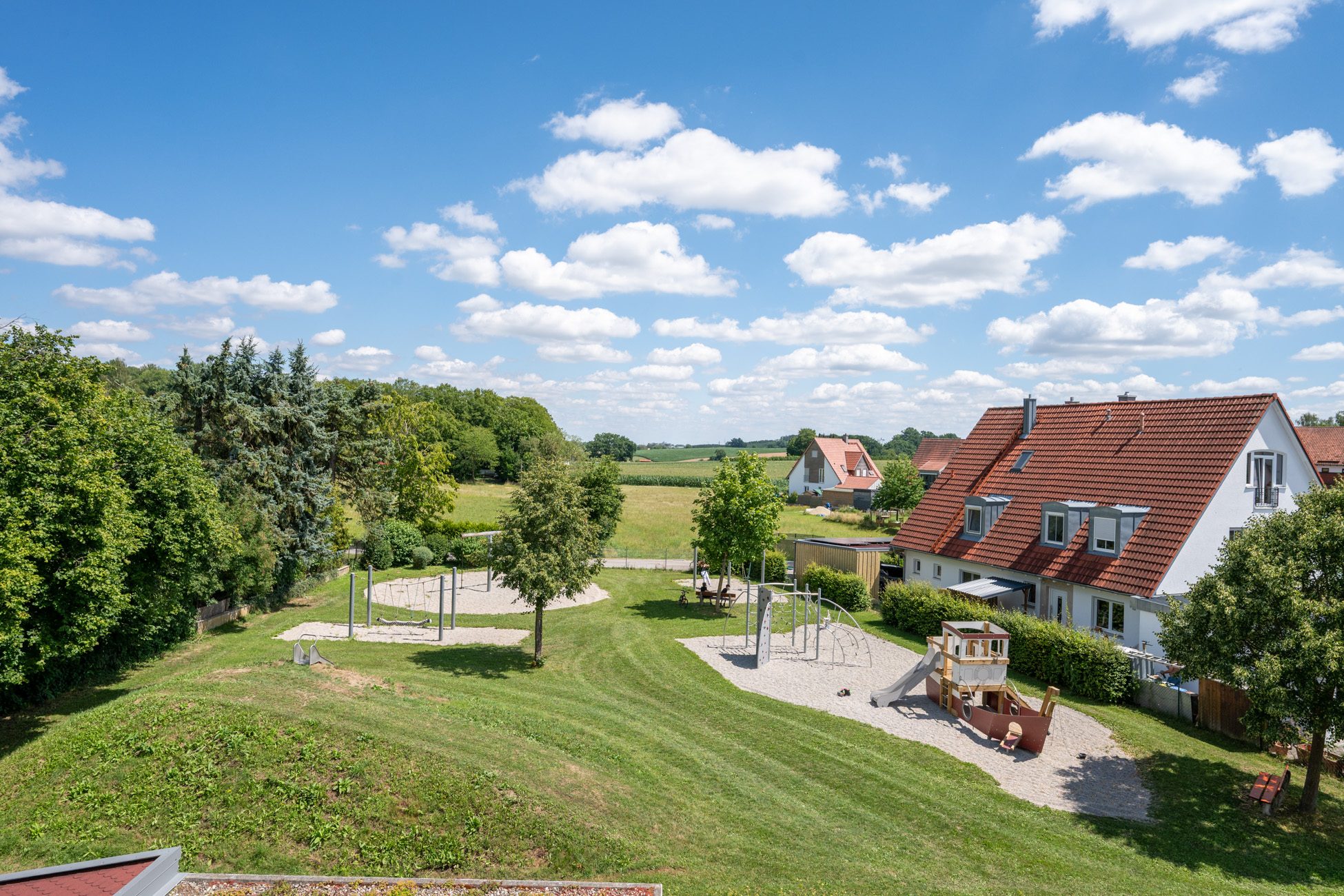 012LangAussicht Aigner Immobilien GmbH - Immobilienangebot - 85232 Bergkirchen - Bergkirchen - Doppelhaushälfte - Gepflegte Doppelhaushälfte in ruhiger Lage und schönem Garten!