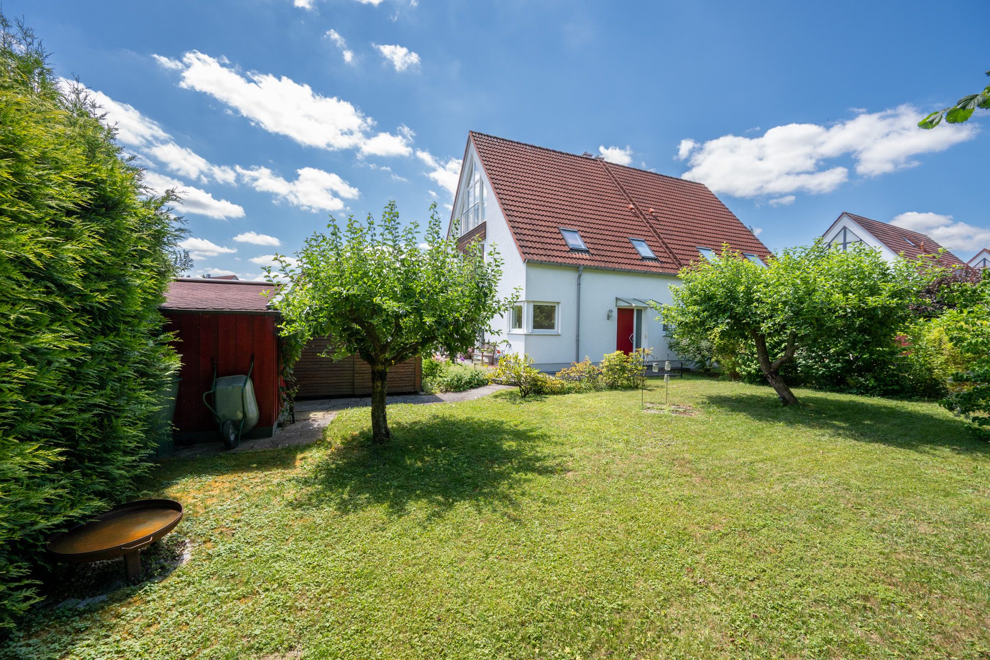002LangGarten Aigner Immobilien GmbH - Immobilienangebot - 85232 Bergkirchen - Bergkirchen - Doppelhaushälfte - Gepflegte Doppelhaushälfte in ruhiger Lage und schönem Garten!