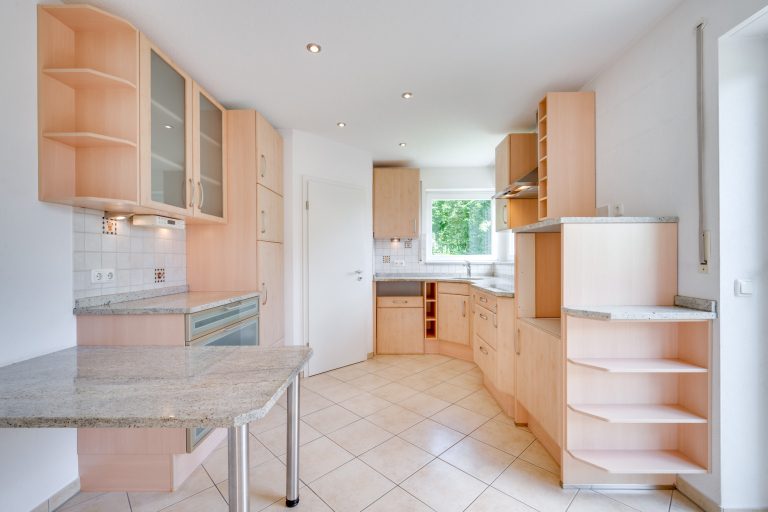 Aigner Immobilien GmbH - Immobilienangebot - 85232 Bergkirchen - Bergkirchen - Doppelhaushälfte - Gepflegte Doppelhaushälfte in ruhiger Lage und schönem Garten!