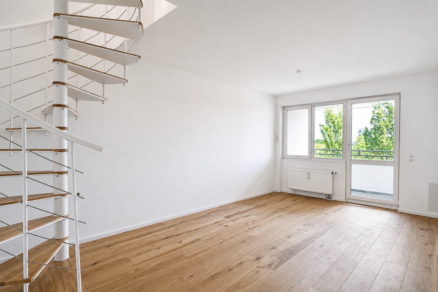 Aigner Immobilien GmbH - Immobilienangebot - 80637 München - Neuhausen - Maisonettewohnung - Modernes Wohnen auf zwei Etagen: Helle 4-Zimmer-Maisonettewohnung mit Südost-Balkon